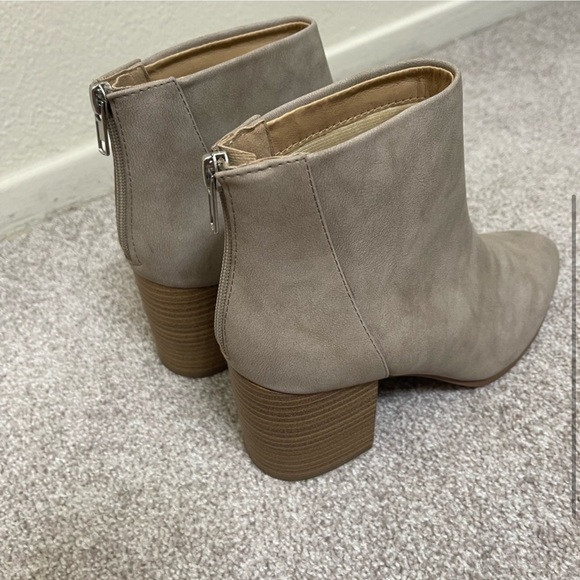 Taupe booties - Picture 4 of 5
